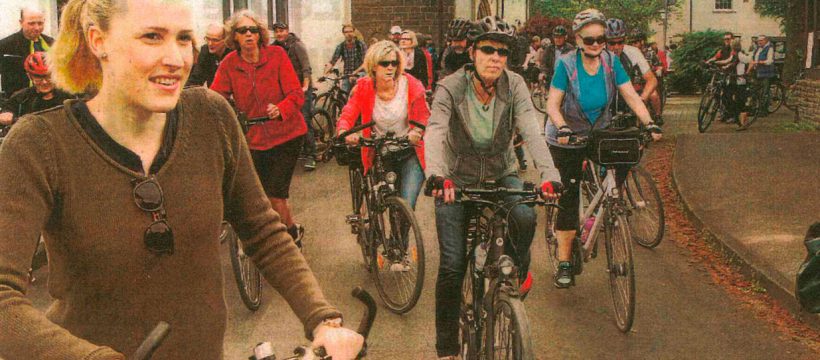 Viele Radfahrerinnen und Radfahrer versammeln sich am 15. Juni 2017 zur Pättkesfahrt des RV Wanderlust Methler